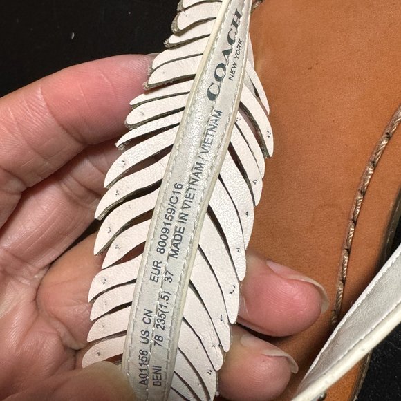 Coach size 7 white leatehr sandal slipper - Picture 6 of 8